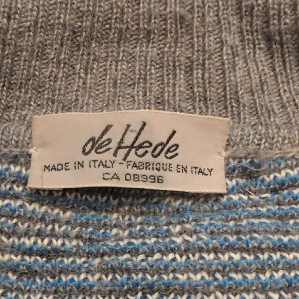 Vintage Blue and Gray Geometric Crewneck Sweater - Picture 3 of 10